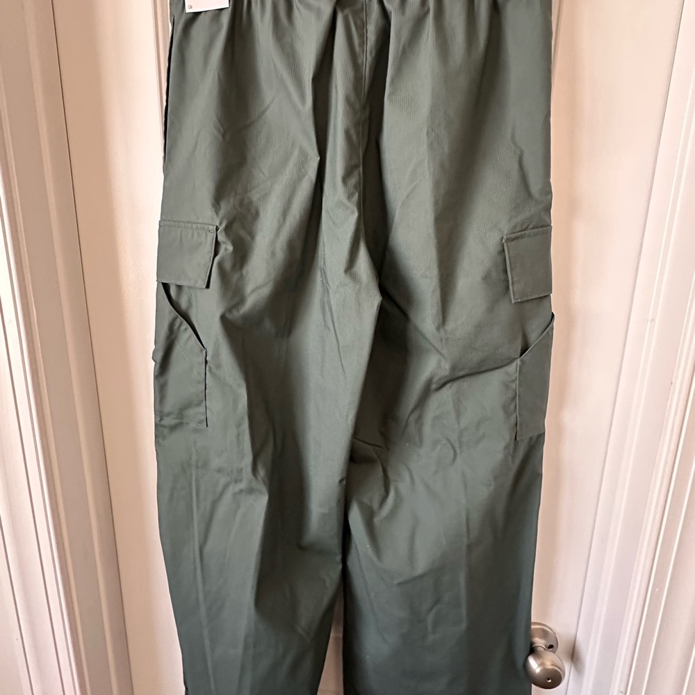 Nike Women's Green Cargo Joggers - Picture 4 of 13